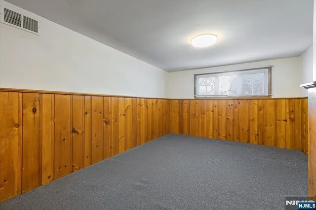 $799,900 | 715 Bush Place, Paramus, NJ 07652