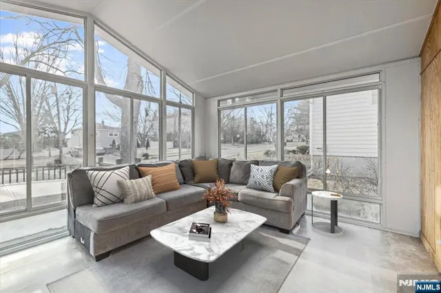 $799,900 | 715 Bush Place, Paramus, NJ 07652