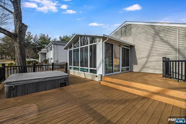 $799,900 | 715 Bush Place, Paramus, NJ 07652