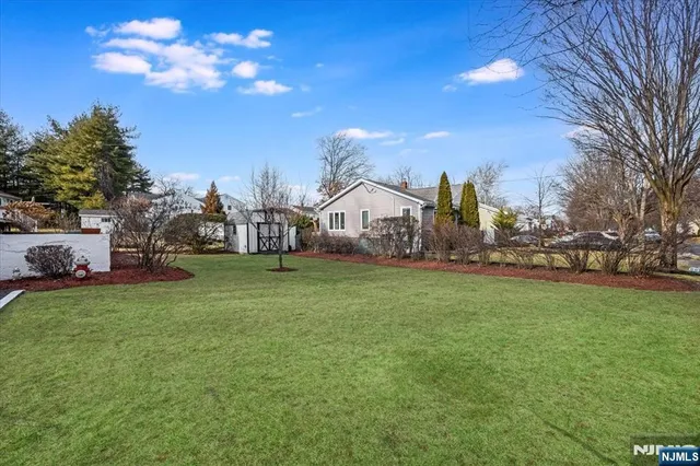 $799,900 | 715 Bush Place, Paramus, NJ 07652