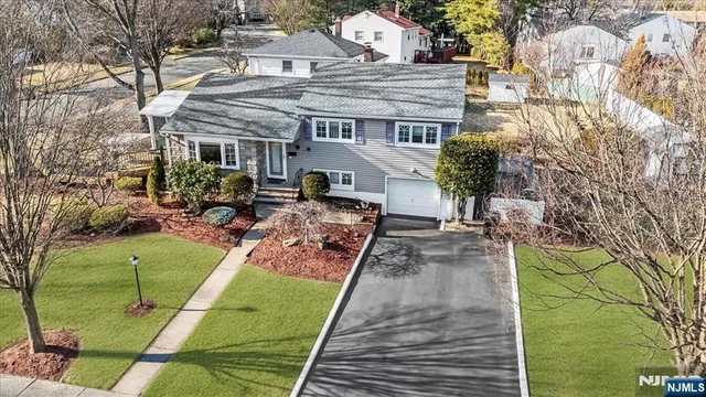 $799,900 | 715 Bush Place, Paramus, NJ 07652