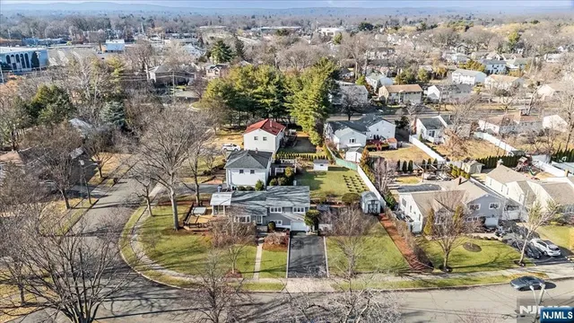 $799,900 | 715 Bush Place, Paramus, NJ 07652