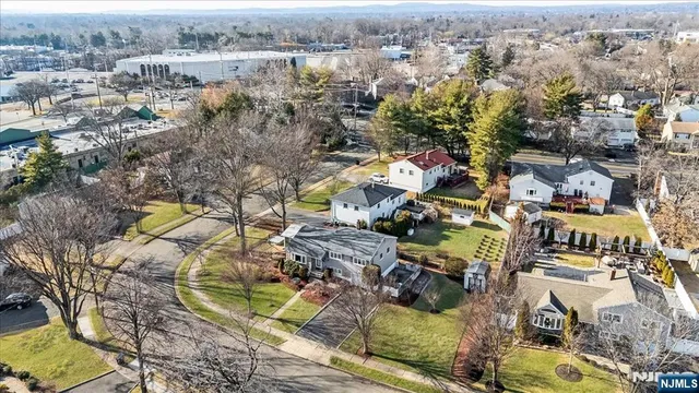 $799,900 | 715 Bush Place, Paramus, NJ 07652