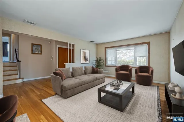 $799,900 | 715 Bush Place, Paramus, NJ 07652