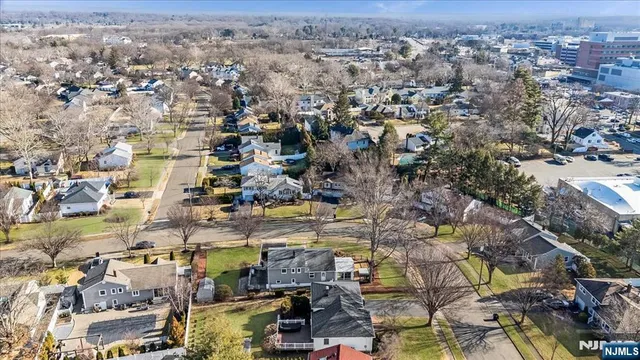 $799,900 | 715 Bush Place, Paramus, NJ 07652