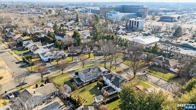 $799,900 | 715 Bush Place, Paramus, NJ 07652