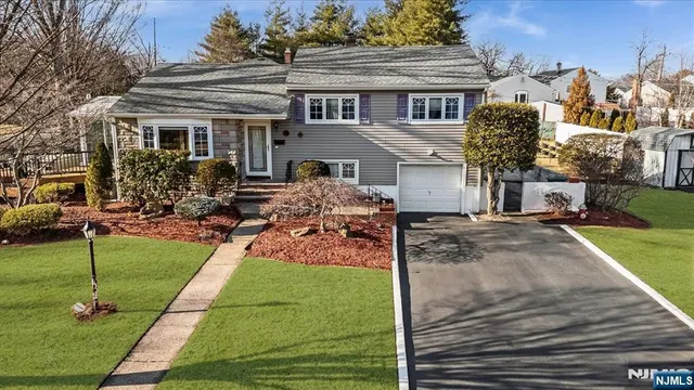 $799,900 | 715 Bush Place, Paramus, NJ 07652