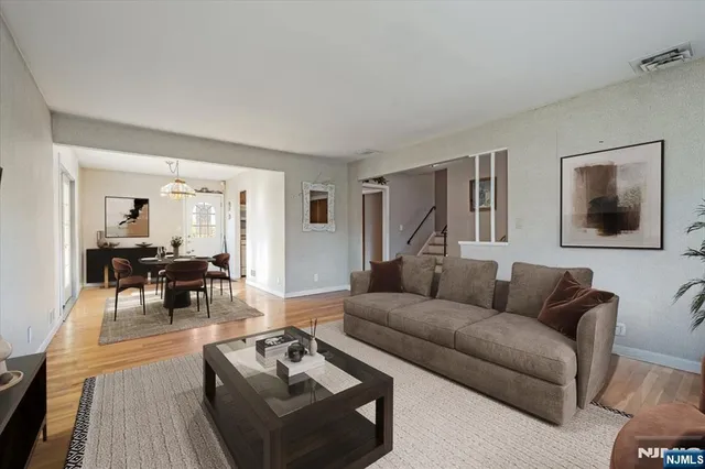 $799,900 | 715 Bush Place, Paramus, NJ 07652