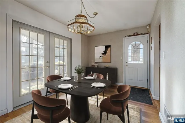 $799,900 | 715 Bush Place, Paramus, NJ 07652