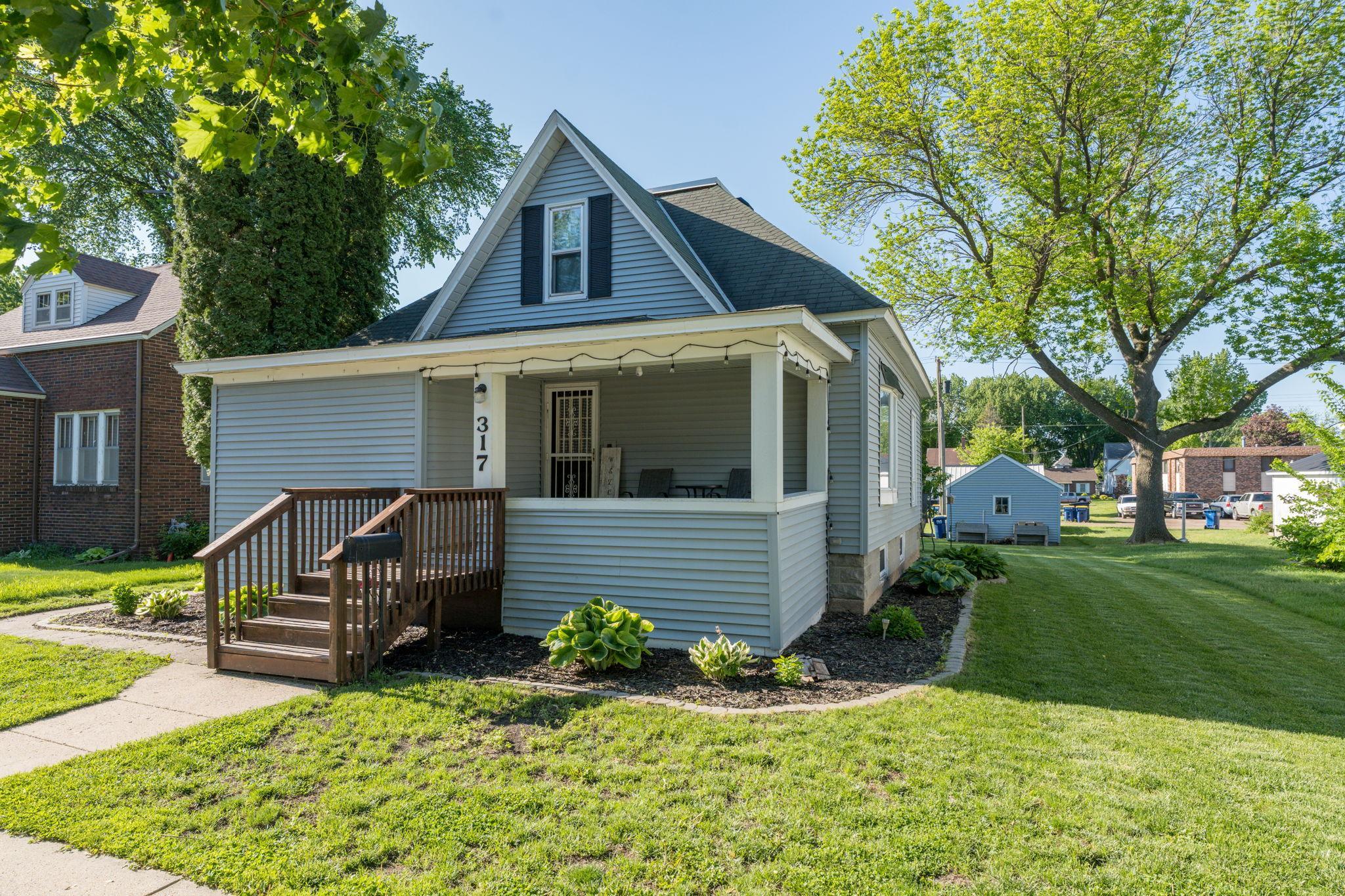 317 Walnut Street Southwest Sleepy Eye, MN 56085 - Photo 3 of 33