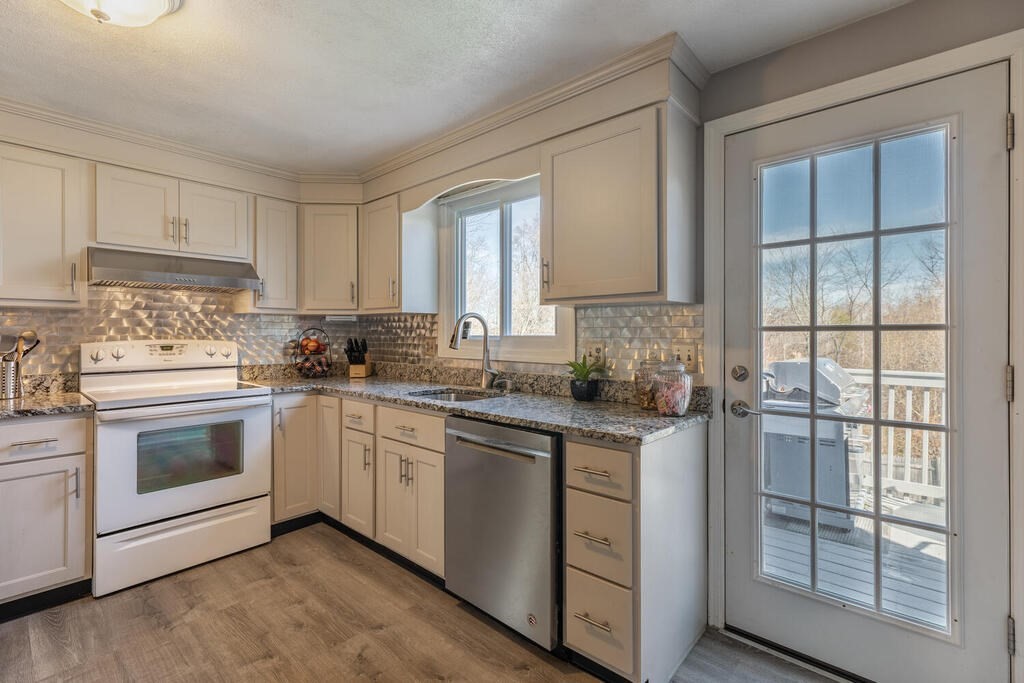 328 Ash Street Reading, MA 01867 - Photo 11 of 25 Gallery Image 11