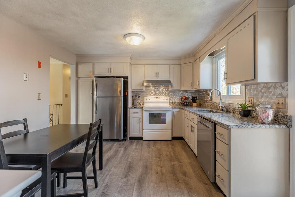 328 Ash Street Reading, MA 01867 - Photo 10 of 25 Gallery Image 10