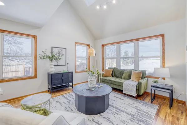 $464,900 | 1581 West Pinehurst Avenue, St. Paul, MN 55116