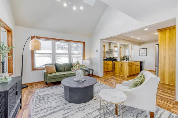 $464,900 | 1581 West Pinehurst Avenue, St. Paul, MN 55116