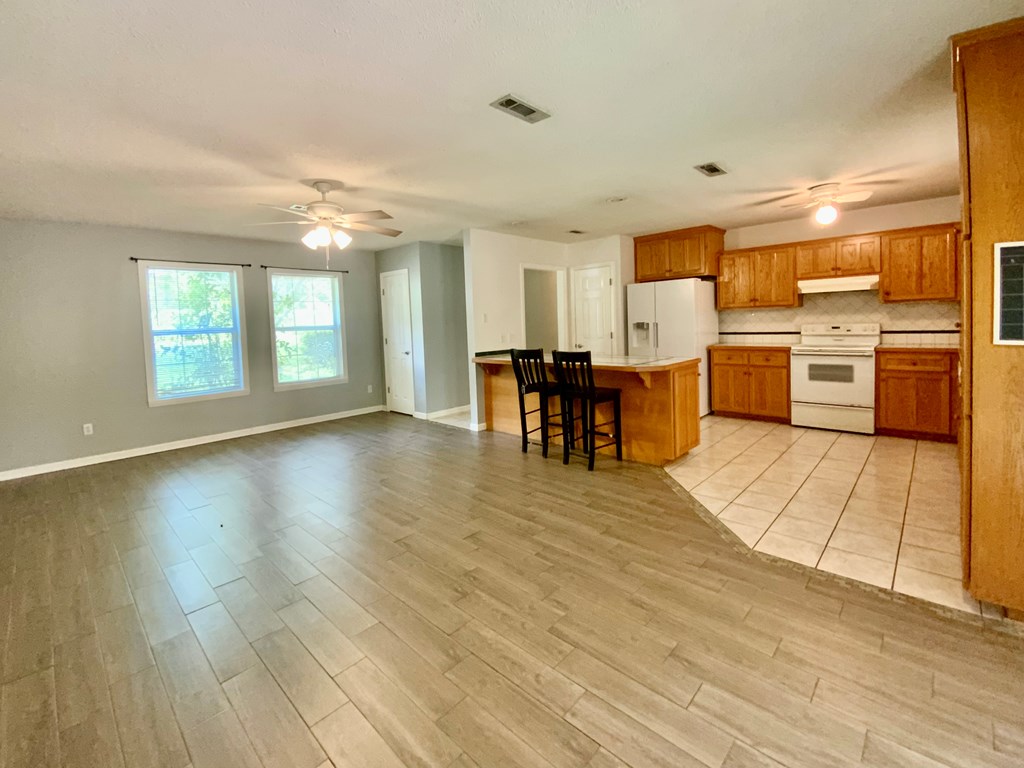 404 Springdale Drive Enterprise, AL 36330 - Photo 9 of 27