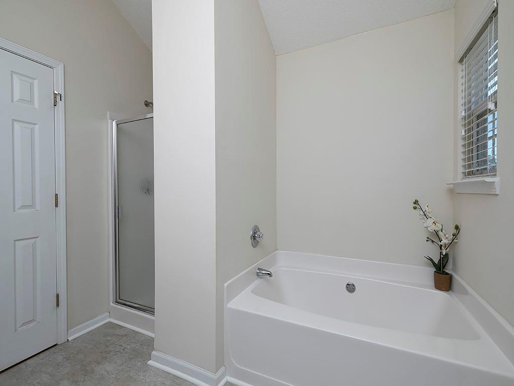 7699 Bucknell Terrace Fairburn, GA 30213 - Photo 21 of 34 a bathroom with a bathtub