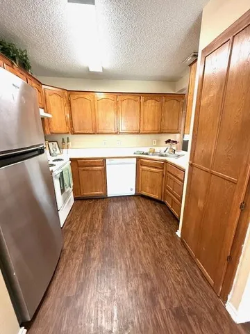 $1,150 | 125 Northeast Johnson Avenue, Unit 11, Burleson, TX 76028