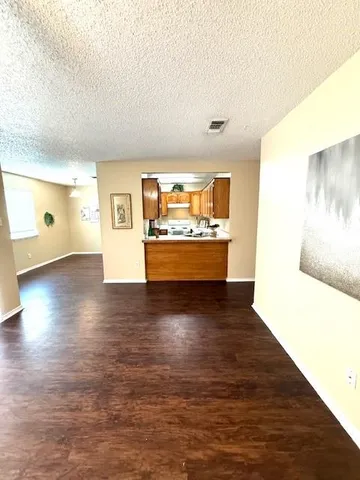 $1,150 | 125 Northeast Johnson Avenue, Unit 11, Burleson, TX 76028