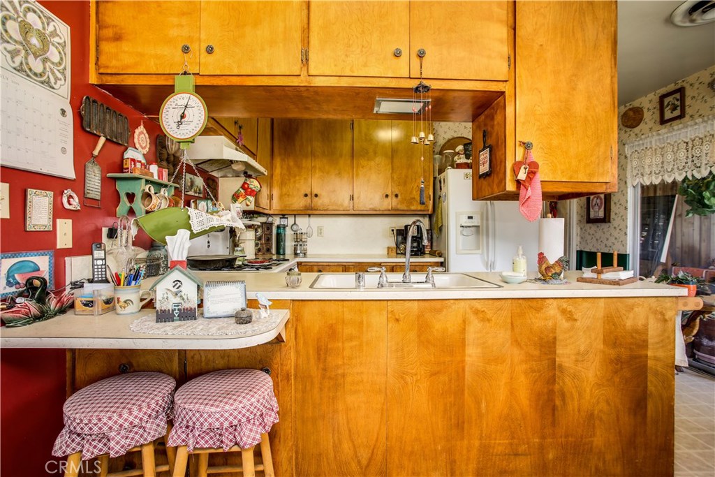 5407 Paradise View Road Yucca Valley, CA 92284 - Photo 15 of 63 a view of a chairs and table on the terrace