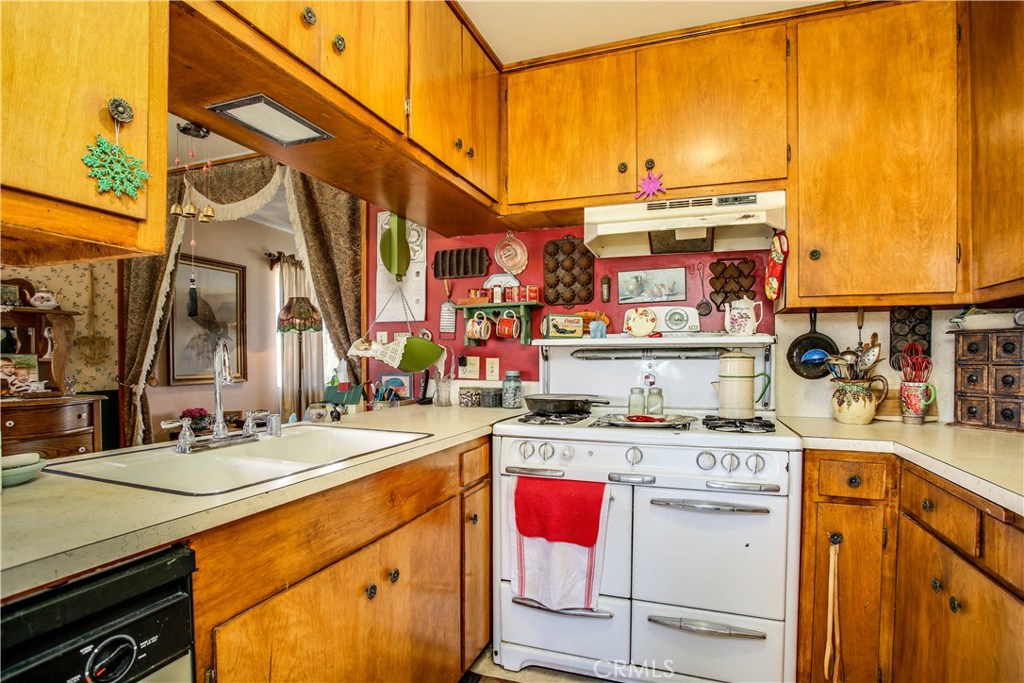 5407 Paradise View Road Yucca Valley, CA 92284 - Photo 18 of 63 a utility room with stainless steel appliances granite countertop a sink and a stove