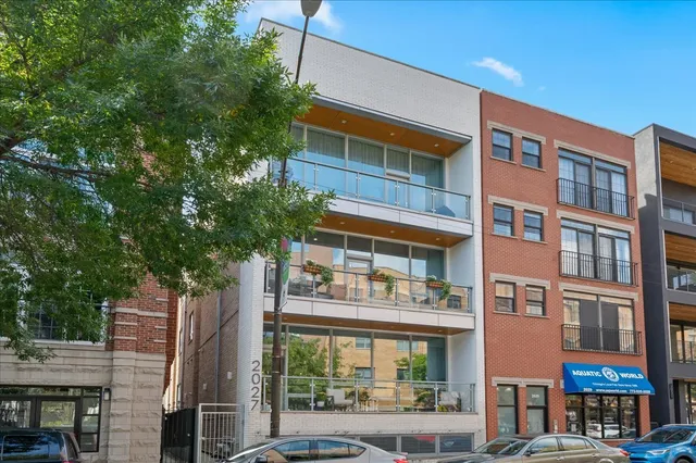 $1,125,000 | 2027 West Belmont Avenue, Unit 1, Chicago, IL 60618
