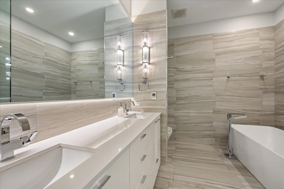 2027 West Belmont Avenue, Unit 1 Chicago, IL 60618 - Photo 15 of 34