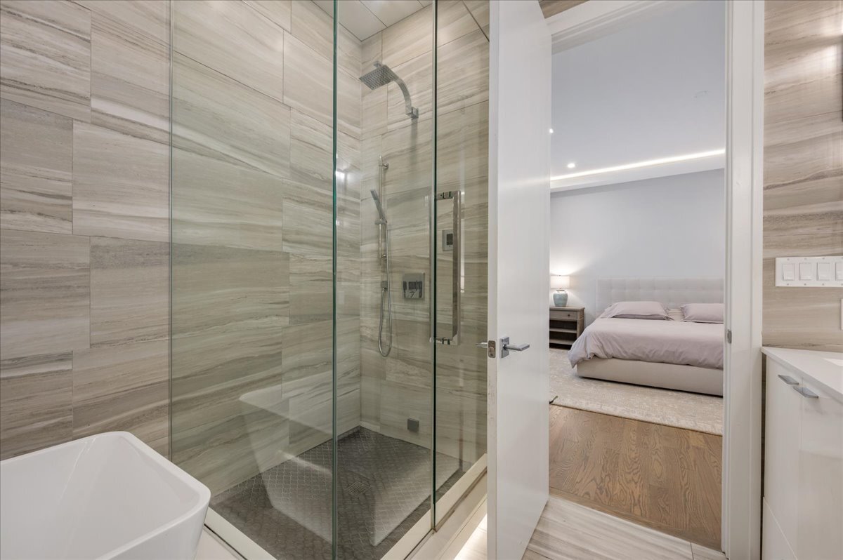 2027 West Belmont Avenue, Unit 1 Chicago, IL 60618 - Photo 16 of 34