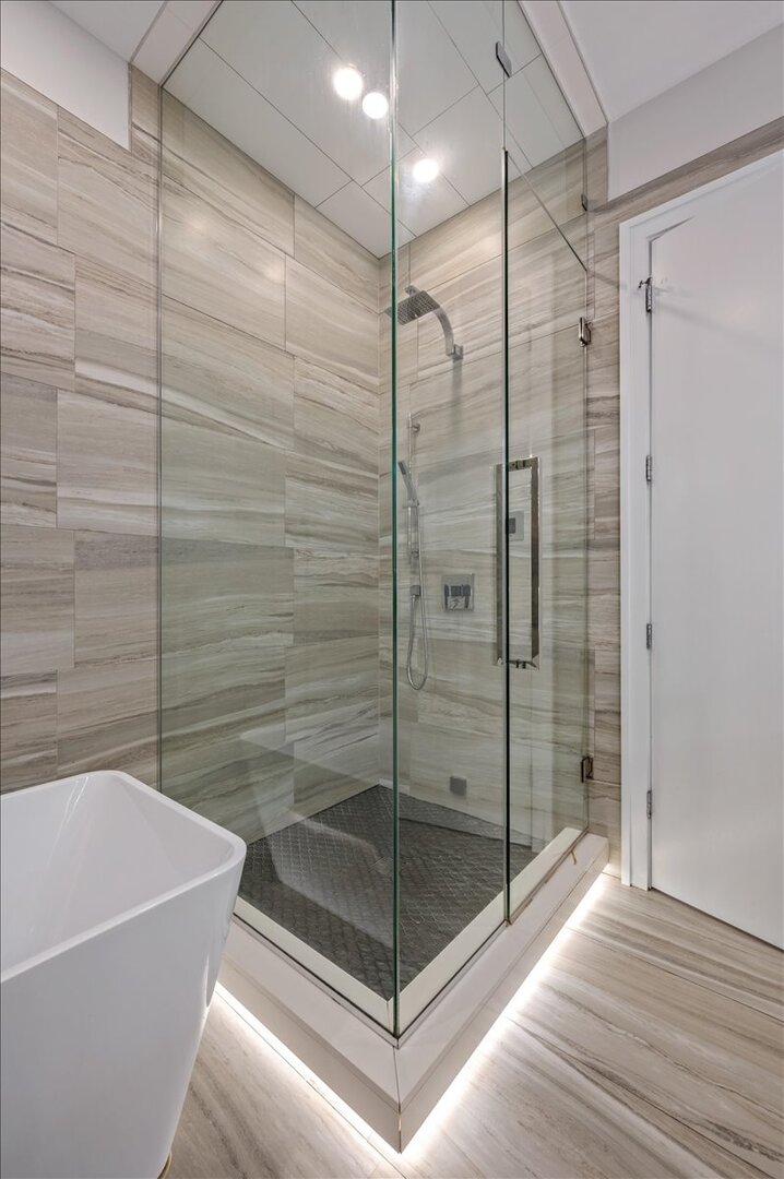 2027 West Belmont Avenue, Unit 1 Chicago, IL 60618 - Photo 17 of 34