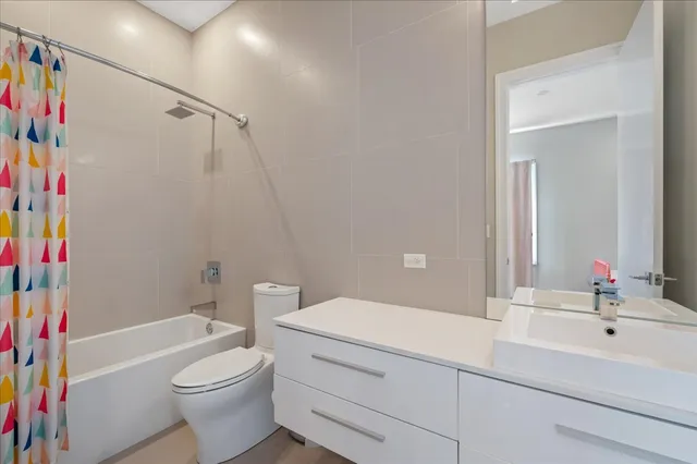 $1,125,000 | 2027 West Belmont Avenue, Unit 1, Chicago, IL 60618