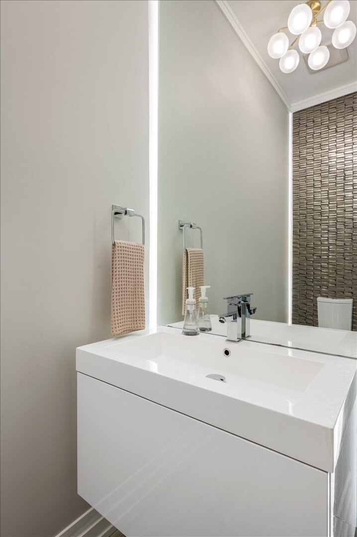 2027 West Belmont Avenue, Unit 1 Chicago, IL 60618 - Photo 20 of 34