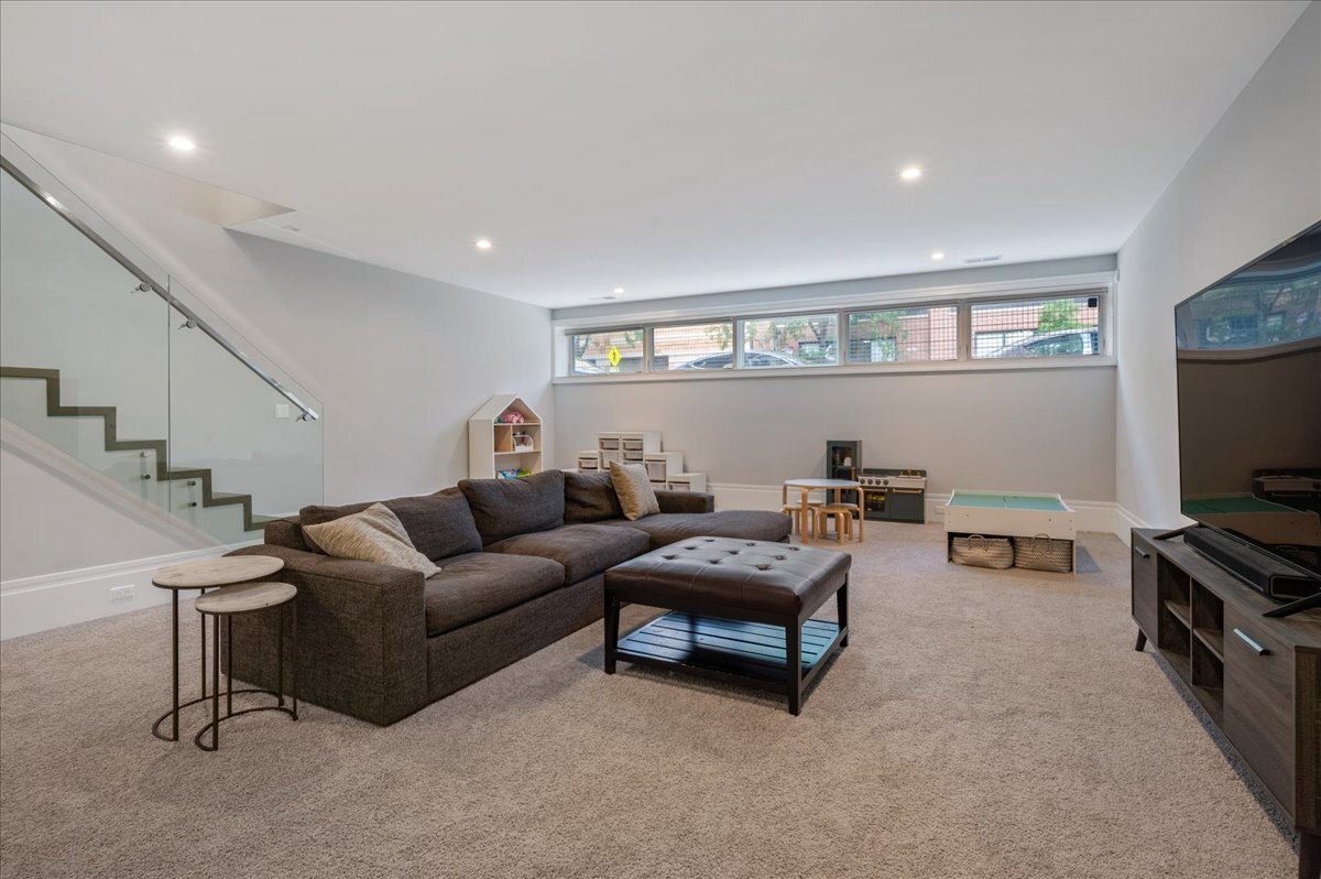 2027 West Belmont Avenue, Unit 1 Chicago, IL 60618 - Photo 21 of 34