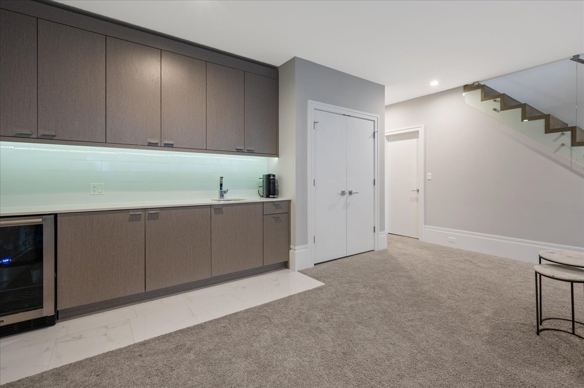 2027 West Belmont Avenue, Unit 1 Chicago, IL 60618 - Photo 22 of 34