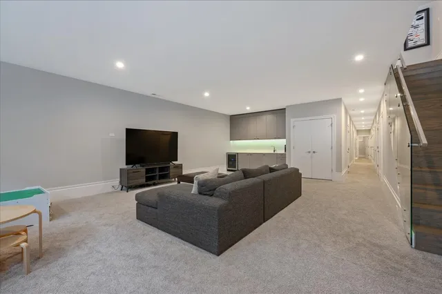 $1,125,000 | 2027 West Belmont Avenue, Unit 1, Chicago, IL 60618