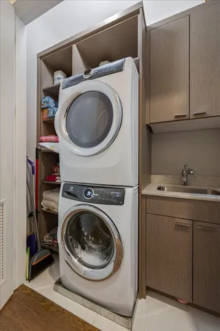 $1,125,000 | 2027 West Belmont Avenue, Unit 1, Chicago, IL 60618