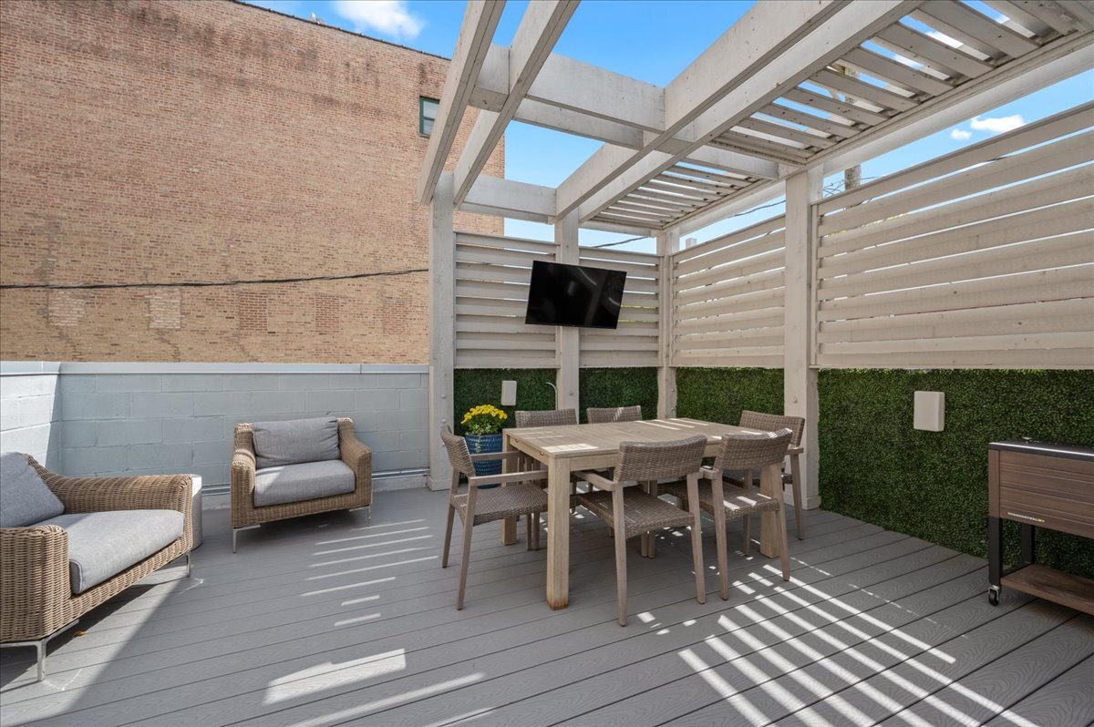 2027 West Belmont Avenue, Unit 1 Chicago, IL 60618 - Photo 30 of 34