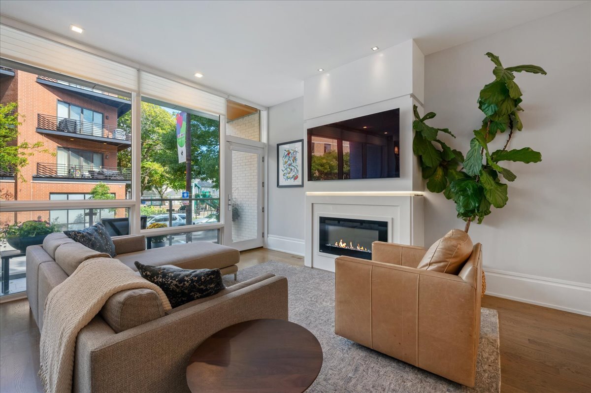 2027 West Belmont Avenue, Unit 1 Chicago, IL 60618 - Photo 4 of 34