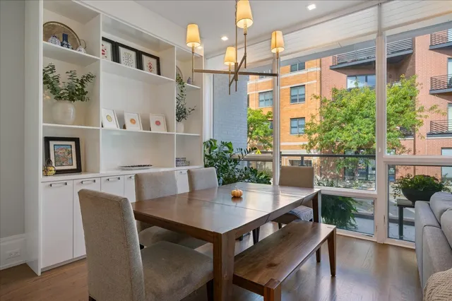 $1,125,000 | 2027 West Belmont Avenue, Unit 1, Chicago, IL 60618