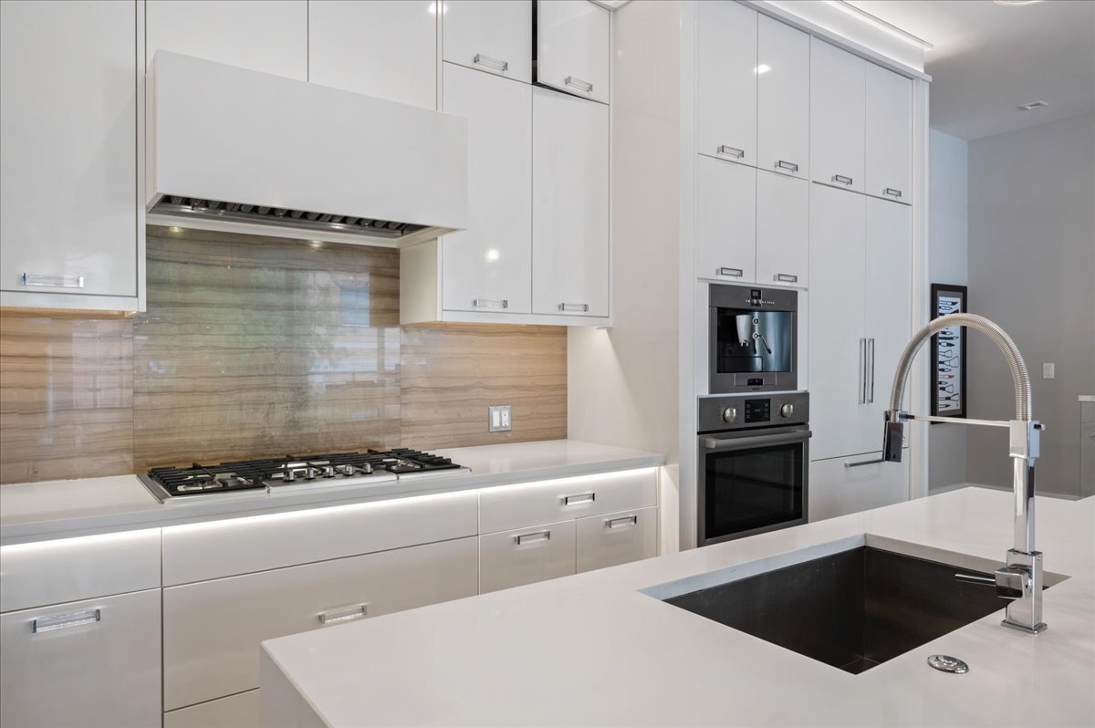 2027 West Belmont Avenue, Unit 1 Chicago, IL 60618 - Photo 8 of 34