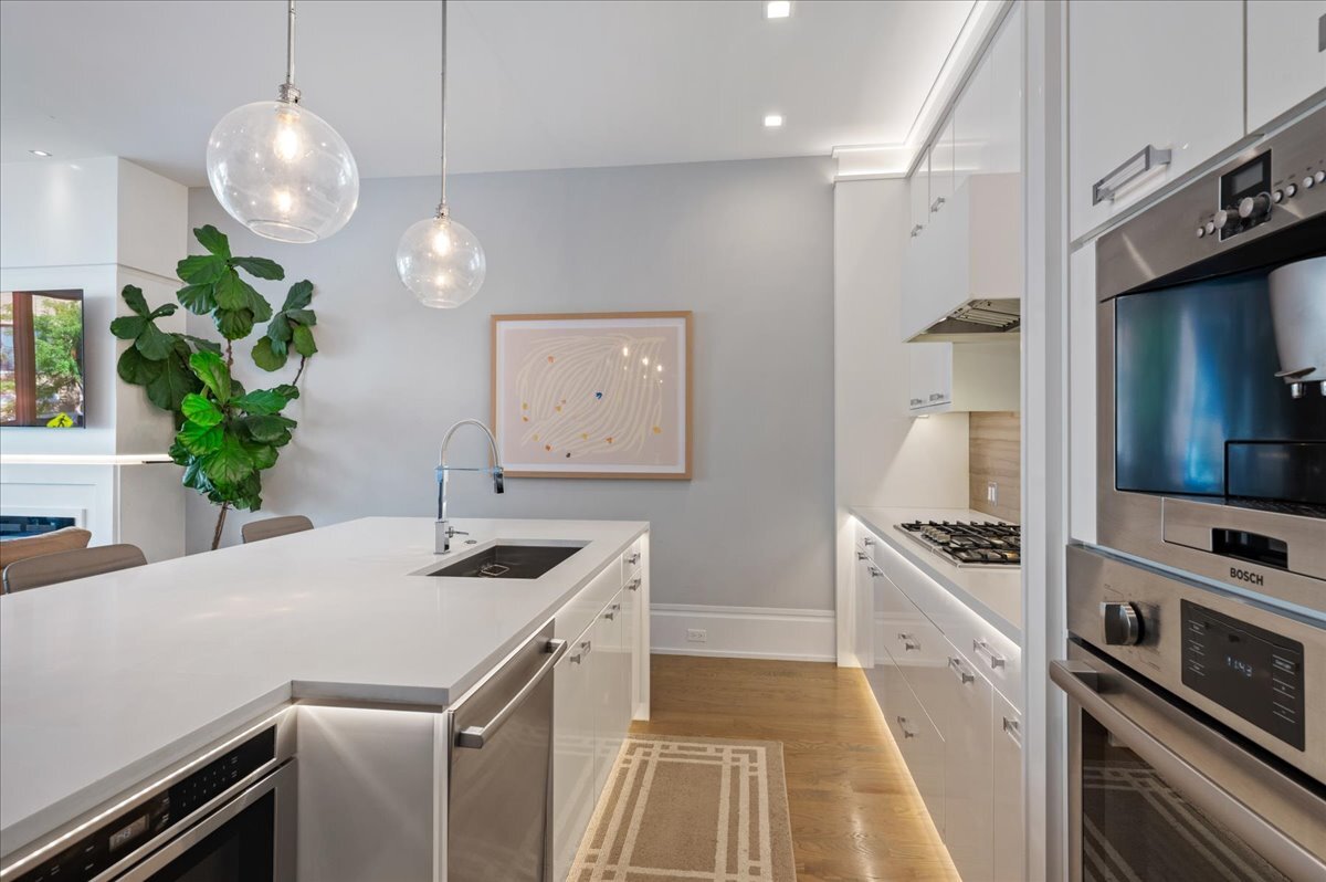 2027 West Belmont Avenue, Unit 1 Chicago, IL 60618 - Photo 9 of 34