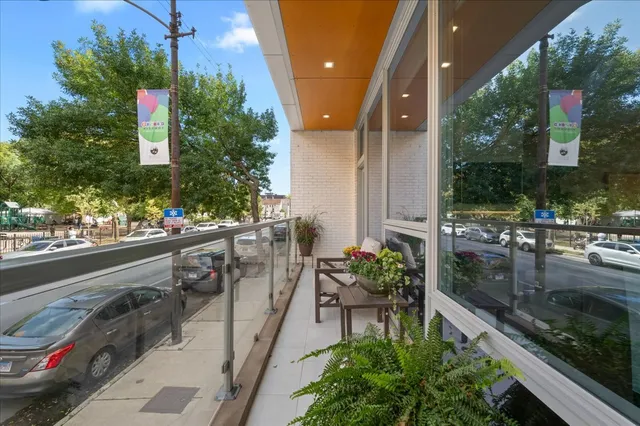$1,125,000 | 2027 West Belmont Avenue, Unit 1, Chicago, IL 60618