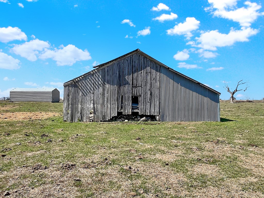 6446 Mensik Road Schulenburg, TX 78956 - Photo 10 of 18 a view of a backyard