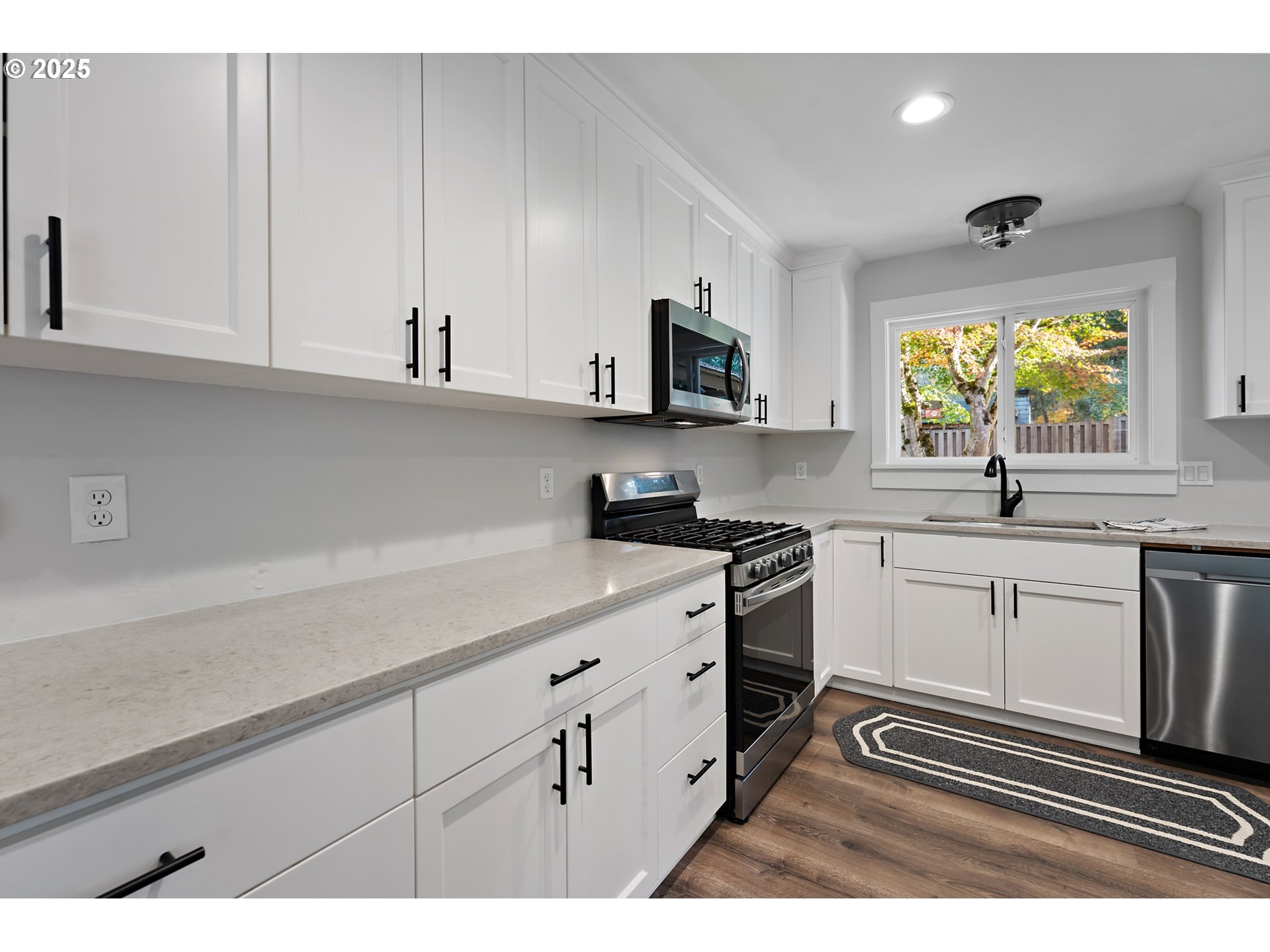 14375 Southwest Wilson Drive Beaverton, OR 97008 - Photo 11 of 46