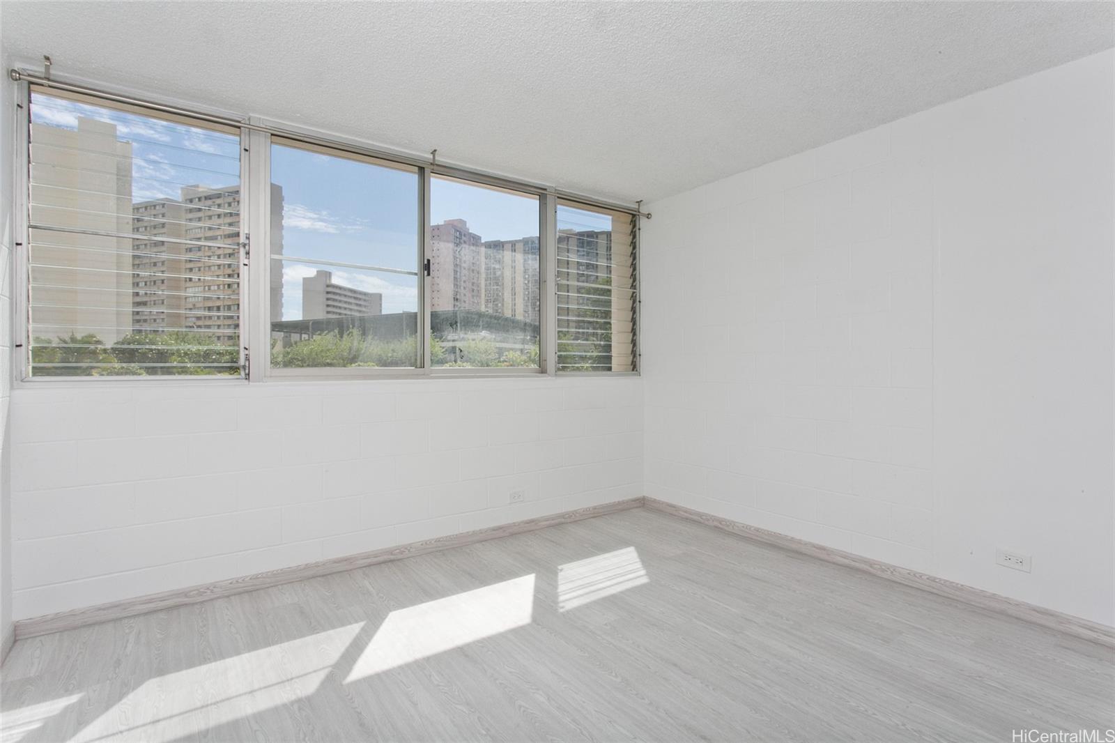 5122 Likini Street, Unit 214 Honolulu, HI 96818 - Photo 7 of 11 an empty room with a window