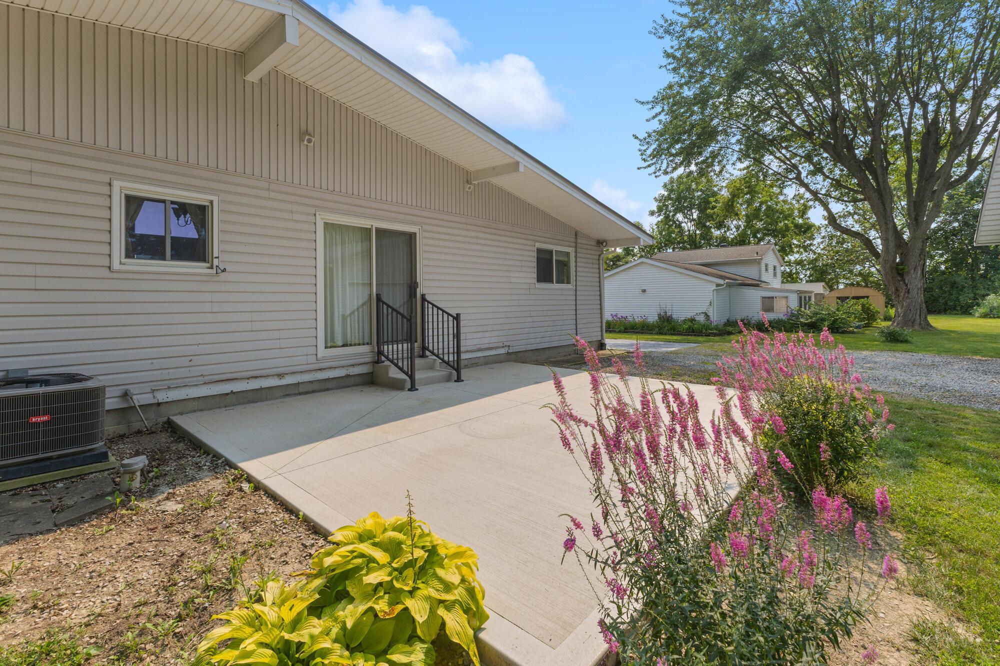 1120 Oakwood Road Marion, OH 43302 - Photo 55 of 57 Patio