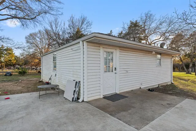 a view of a house with a garage