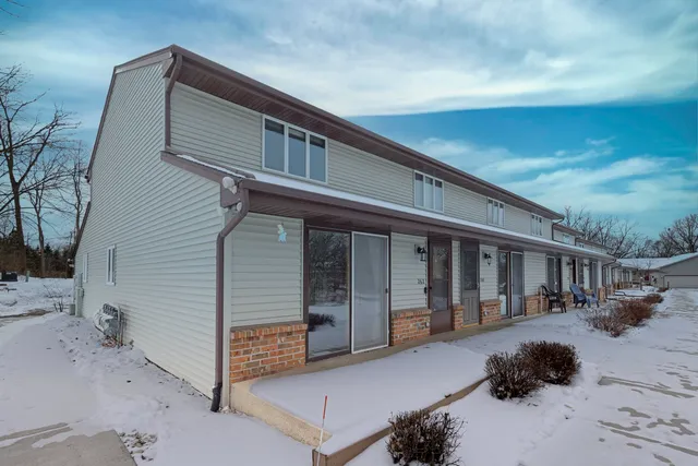 $224,900 | 262 Ba-Wood Lane, Unit 1, Janesville, WI 53545
