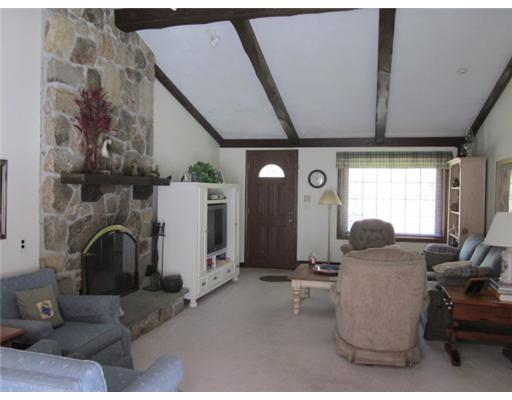 118 New Road Exeter, RI 02822 - Photo 2 of 12 Den/Family/Great Room.
