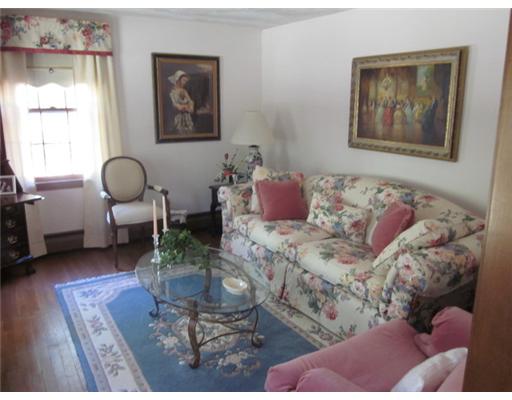 118 New Road Exeter, RI 02822 - Photo 3 of 12 Living Room.