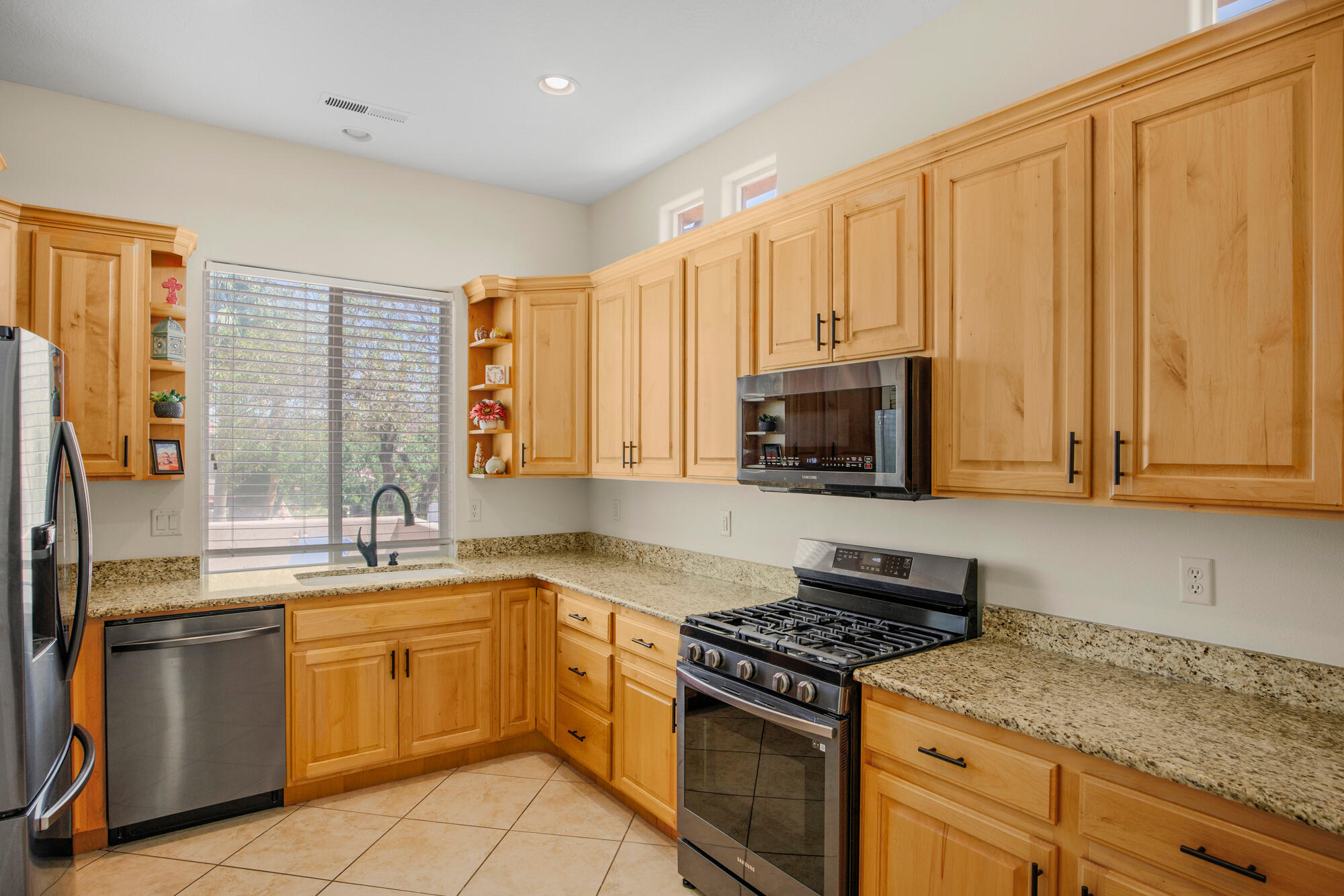 2581 West Desert Springs Road St. George, UT 84770 - Photo 15 of 45 Black Stainless Steel