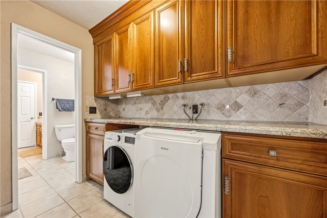 1485 Vía Ladera Fallbrook, CA 92028 - Photo 35 of 43 a utility room with dryer and washer